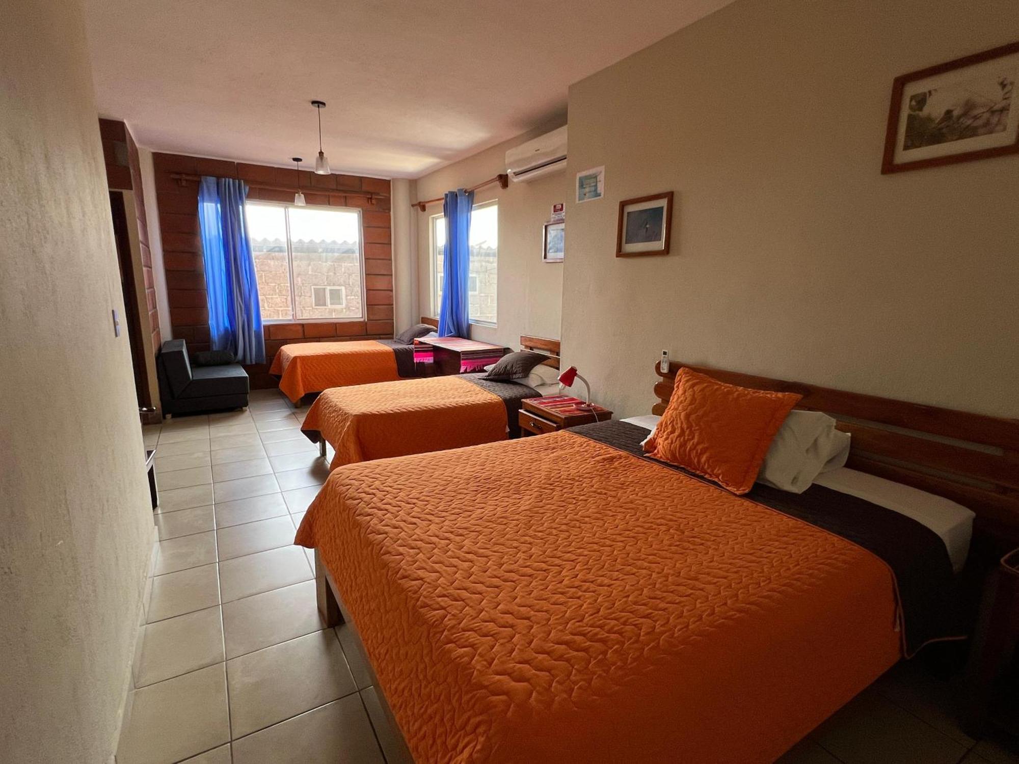 Hostal Cattleya Puerto Baquerizo Moreno Exterior foto
