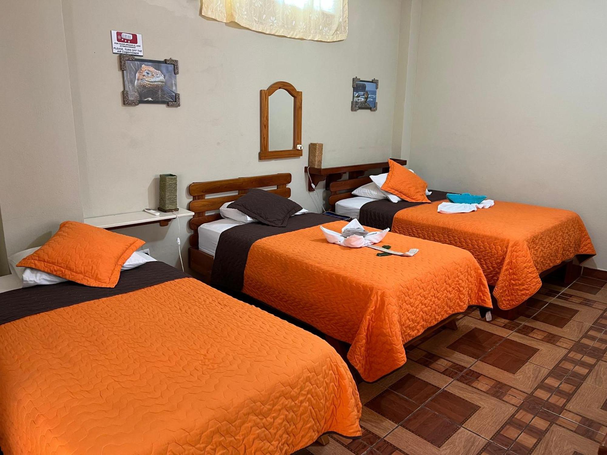 Hostal Cattleya Puerto Baquerizo Moreno Exterior foto