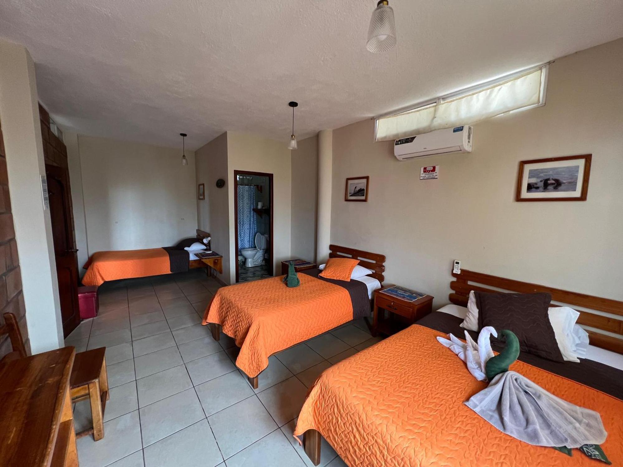 Hostal Cattleya Puerto Baquerizo Moreno Exterior foto