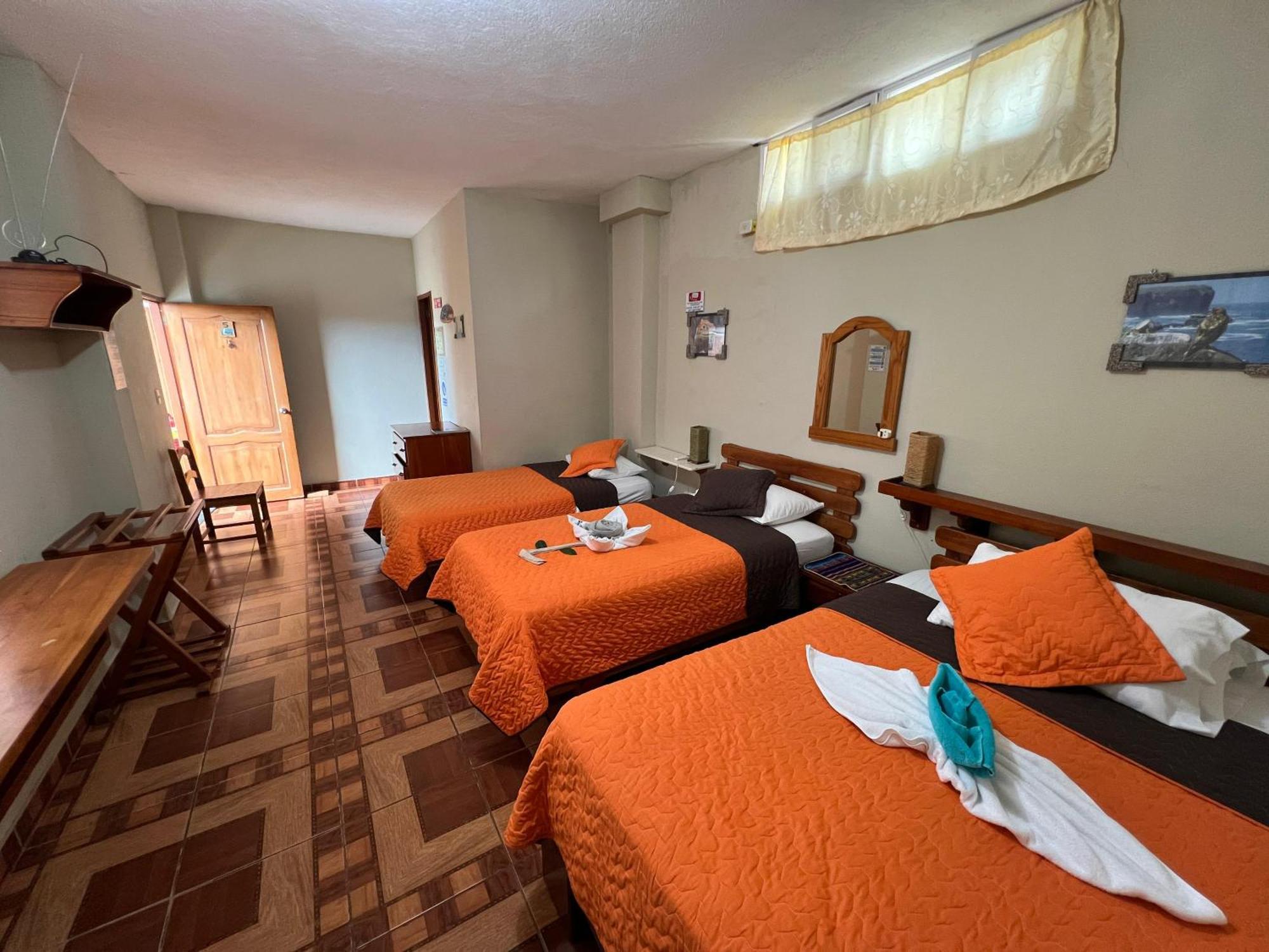 Hostal Cattleya Puerto Baquerizo Moreno Exterior foto
