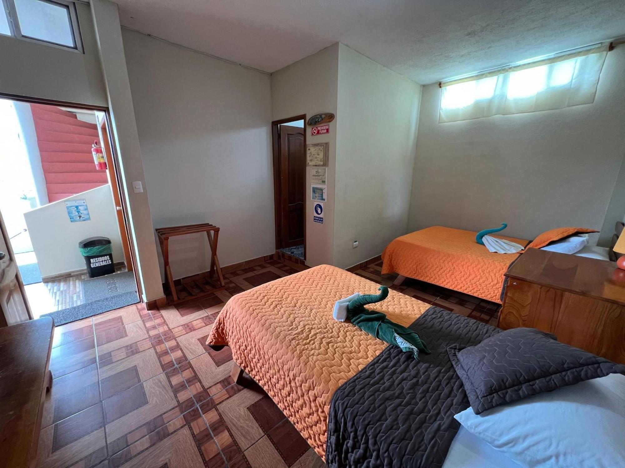 Hostal Cattleya Puerto Baquerizo Moreno Exterior foto